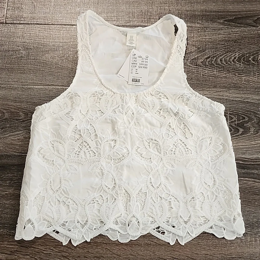 🦇 H&M Embroidered Lace Tank Top 🦇 - Picture 1 of 4